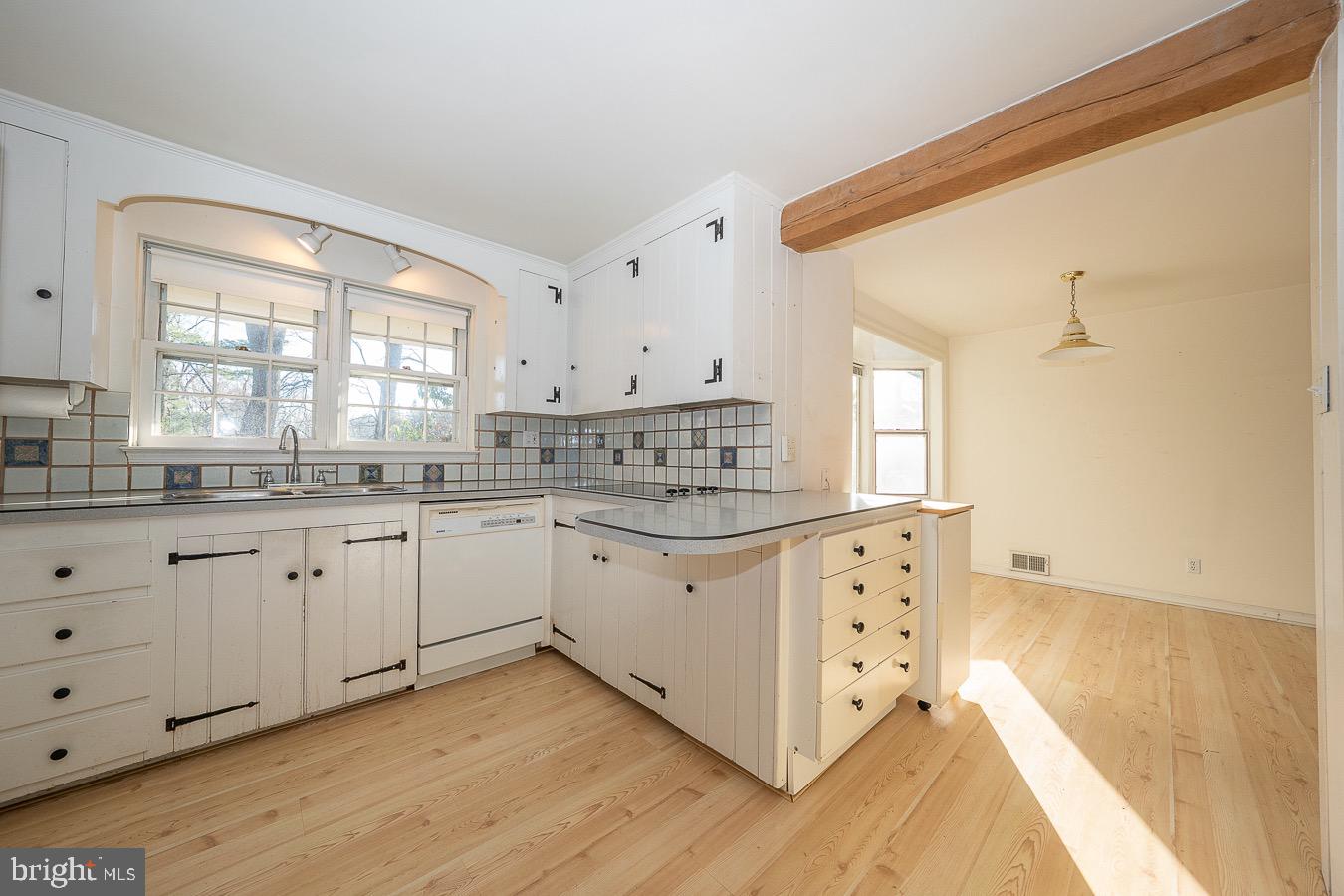 309 Church Road Devon, PA 19333 - Photo 13 of 48 Kitchen with Breakfast area