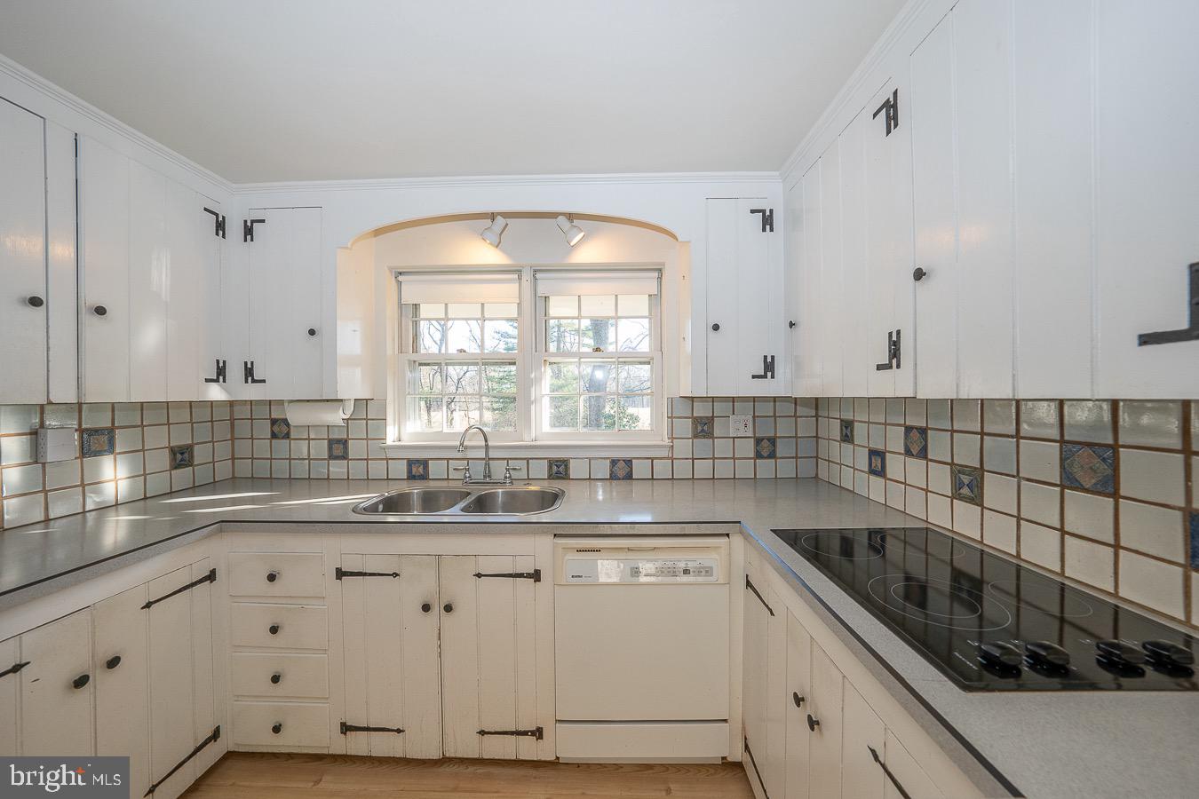 309 Church Road Devon, PA 19333 - Photo 14 of 48 Kitchen with electric cook top
