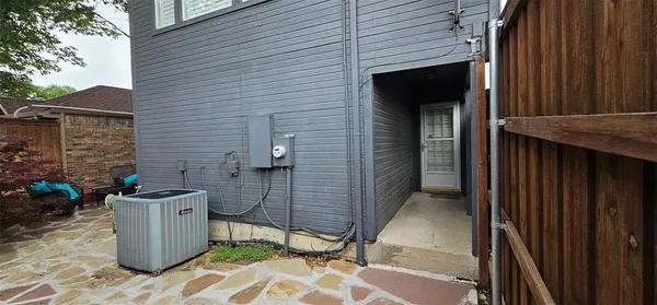 $2,950 | 2956 South Bend Drive, Dallas, TX 75229