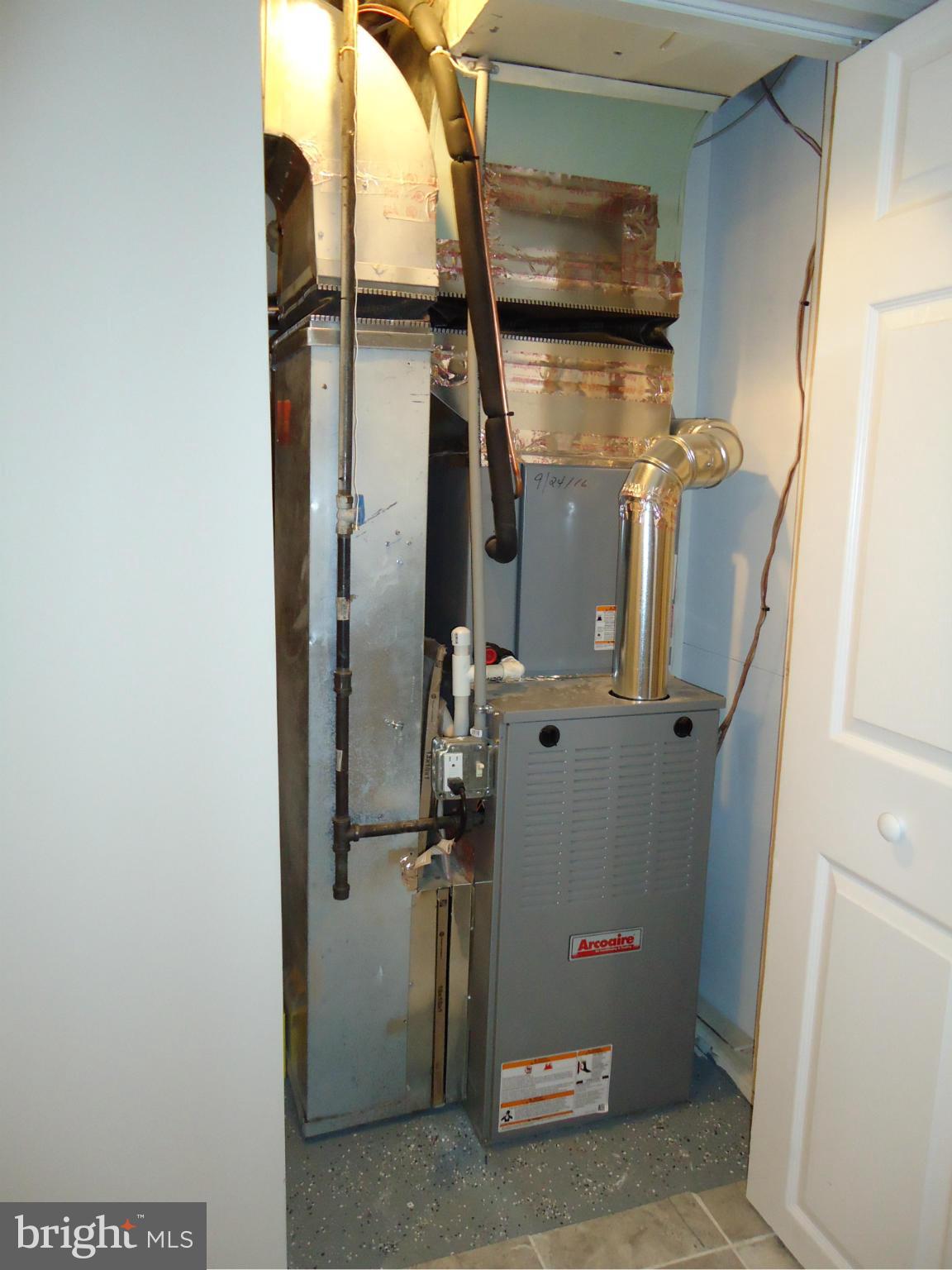 5720 Maplehill Road Baltimore, MD 21239 - Photo 16 of 25 a view of closet