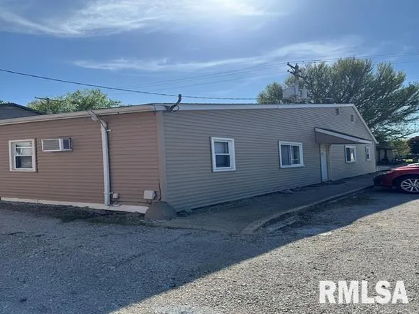 $209,900 | 130 West Jackson Street, Virden, IL 62690