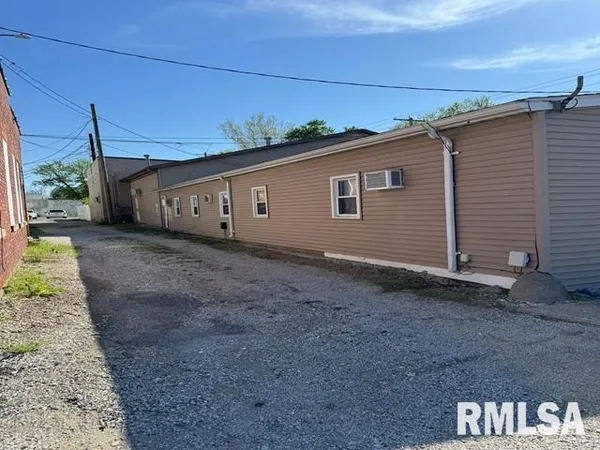 $209,900 | 130 West Jackson Street, Virden, IL 62690