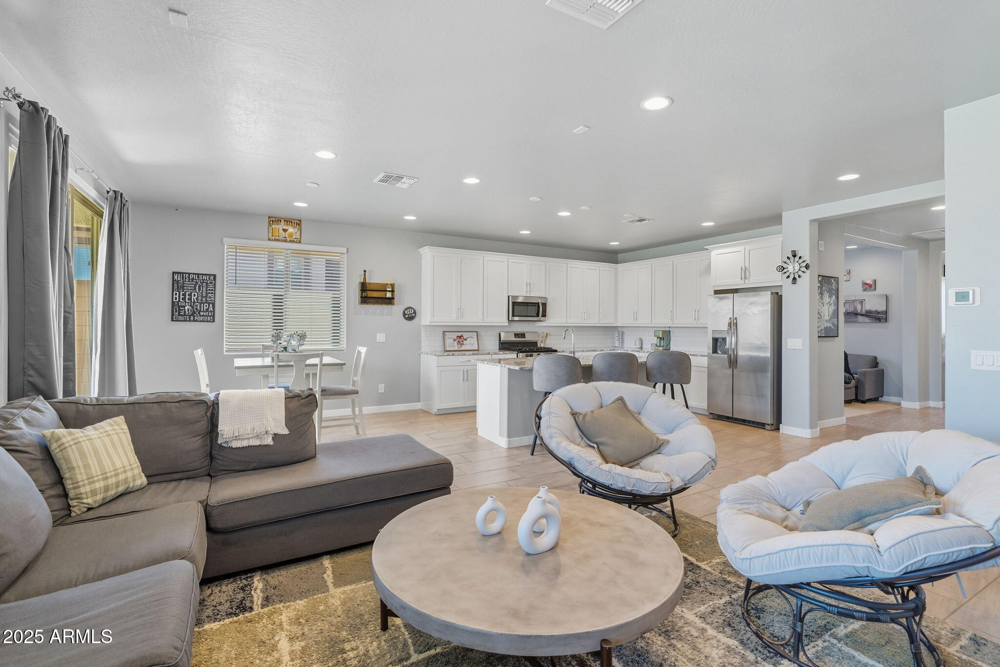 12404 East Soloman Road Gold Canyon, AZ 85118 - Photo 9 of 47 a living room with furniture kitchen and a table