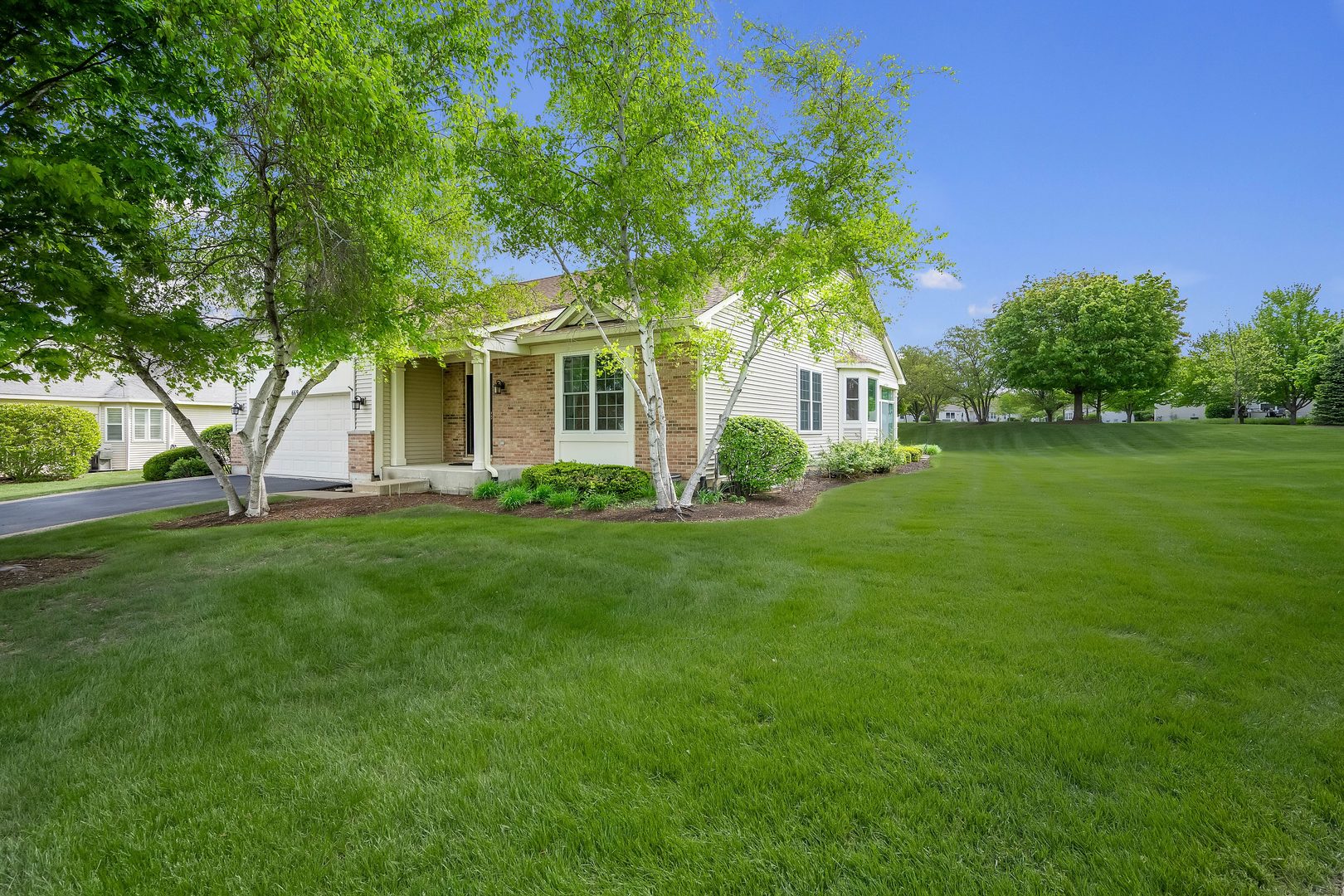 669 Saugatuk Circle Romeoville, IL 60446 - Photo 2 of 33