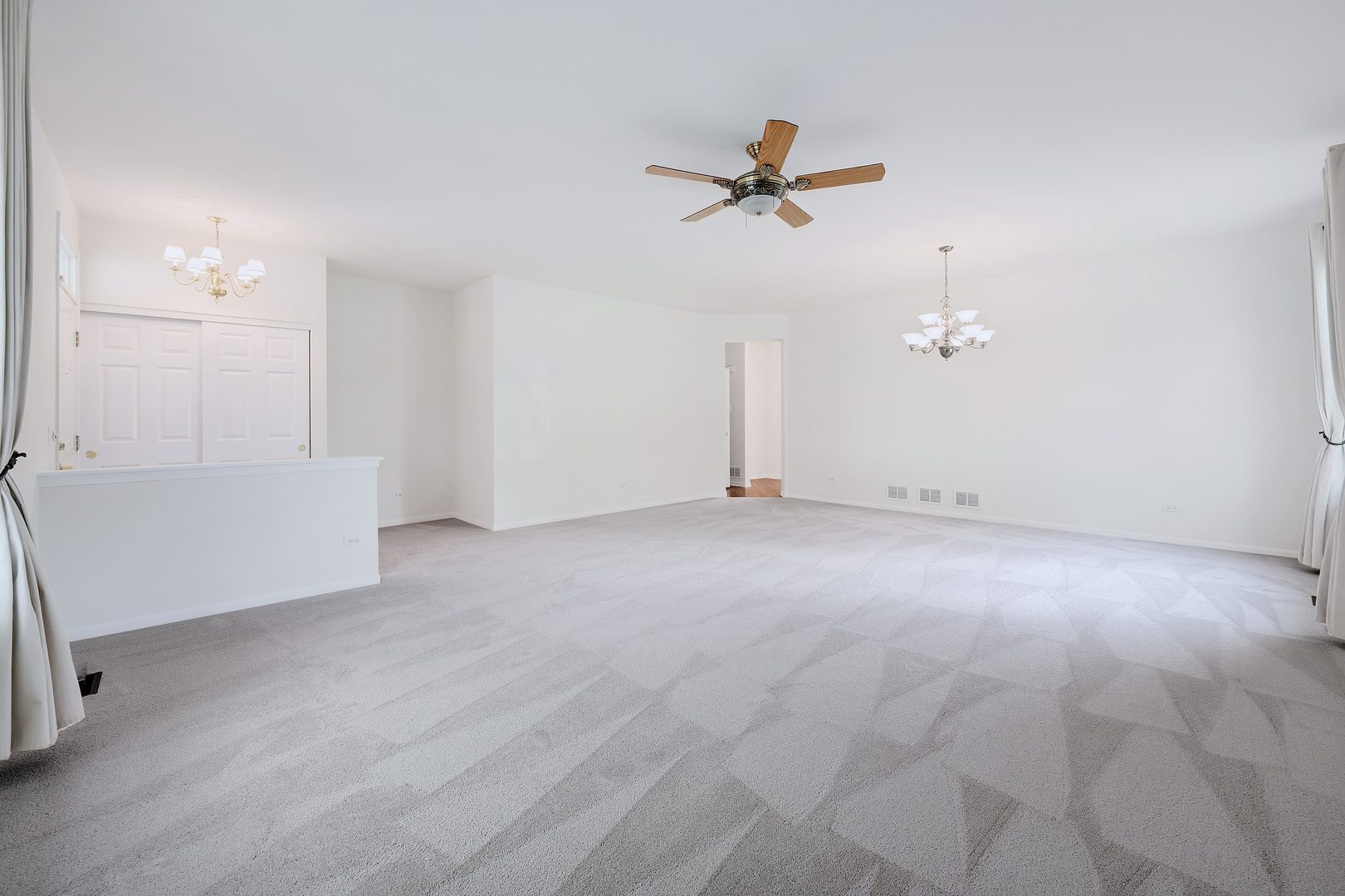 669 Saugatuk Circle Romeoville, IL 60446 - Photo 3 of 33