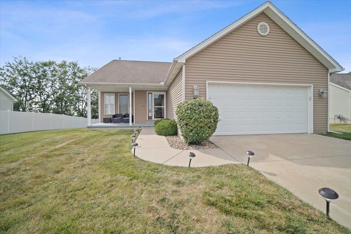 2205 Bracebridge Road Bloomington, IL 61705 - Photo 1 of 31 Gallery Image 1