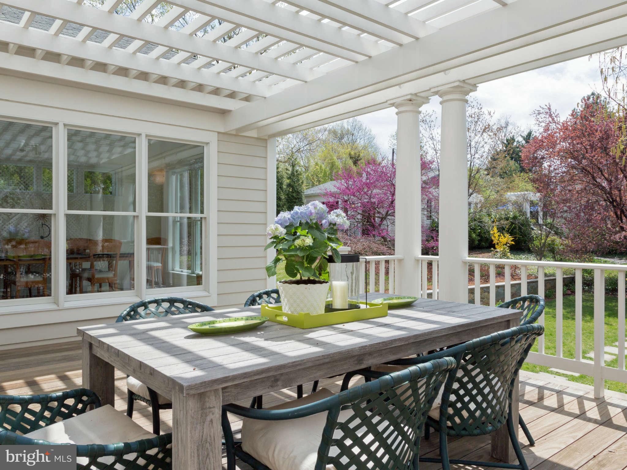 3836 Woodley Road Northwest Washington, DC 20016 - Photo 11 of 30 Deck