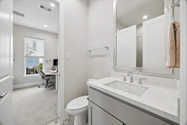 $750,000 | 966 Dunleigh Meadows Lane, Houston, TX 77055