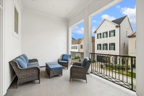 $750,000 | 966 Dunleigh Meadows Lane, Houston, TX 77055