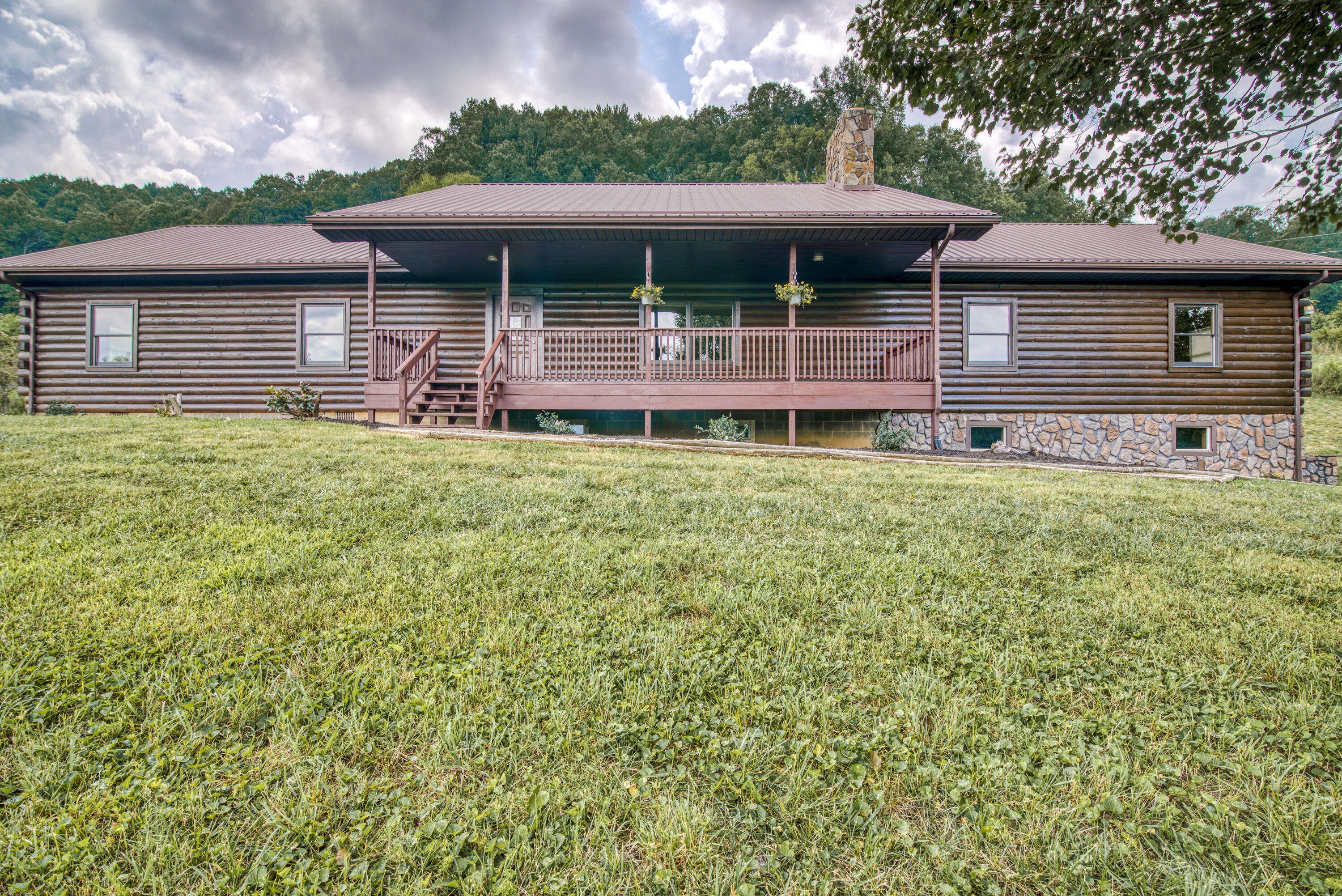 28318 Robindale Road Meadowview, VA 24361 - Photo 1 of 70 B27281D5-69B6-4670-A122-8E849963EE2F