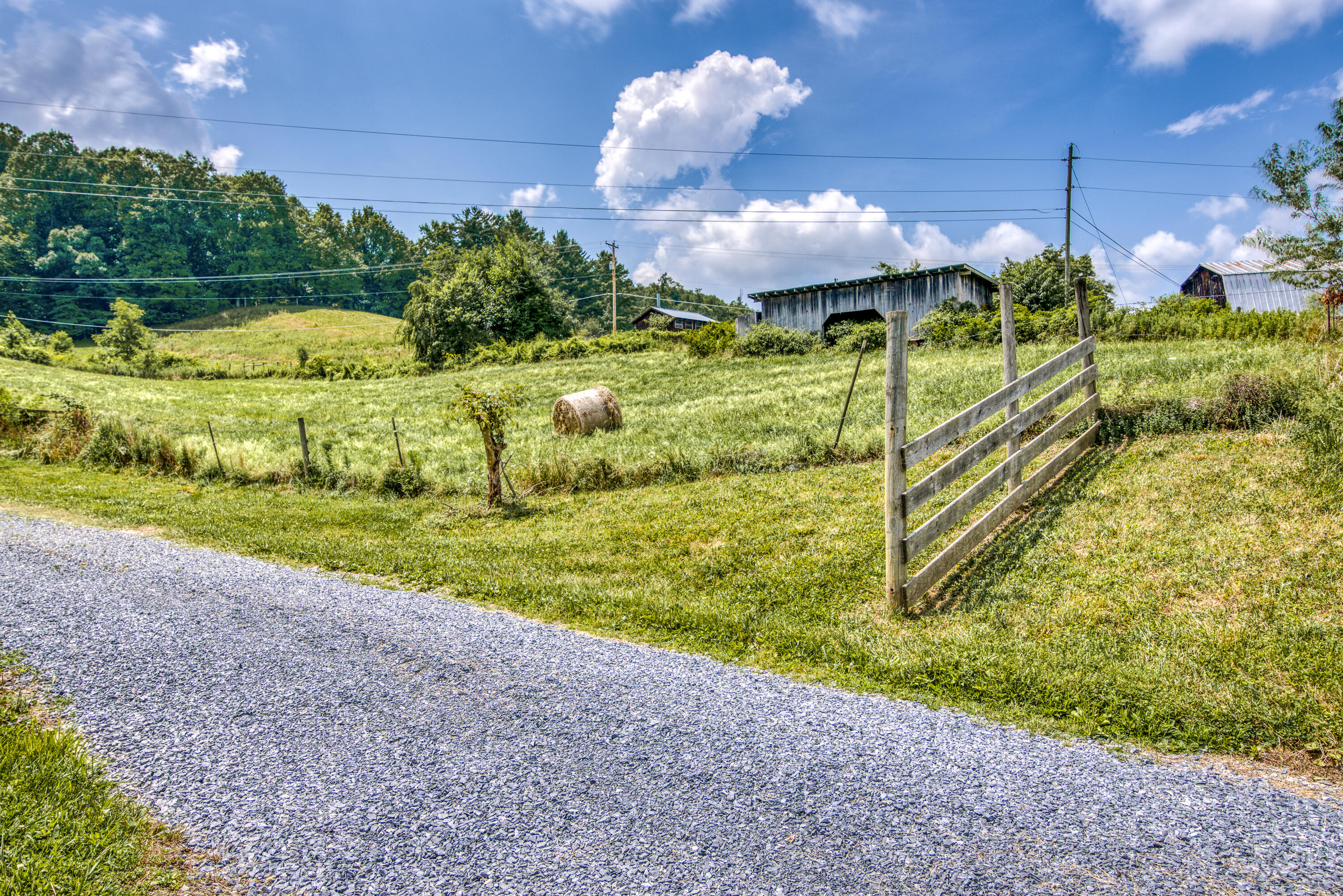 28318 Robindale Road Meadowview, VA 24361 - Photo 14 of 70 FB99135E-4997-451A-BFC9-4D90BF70F1C0