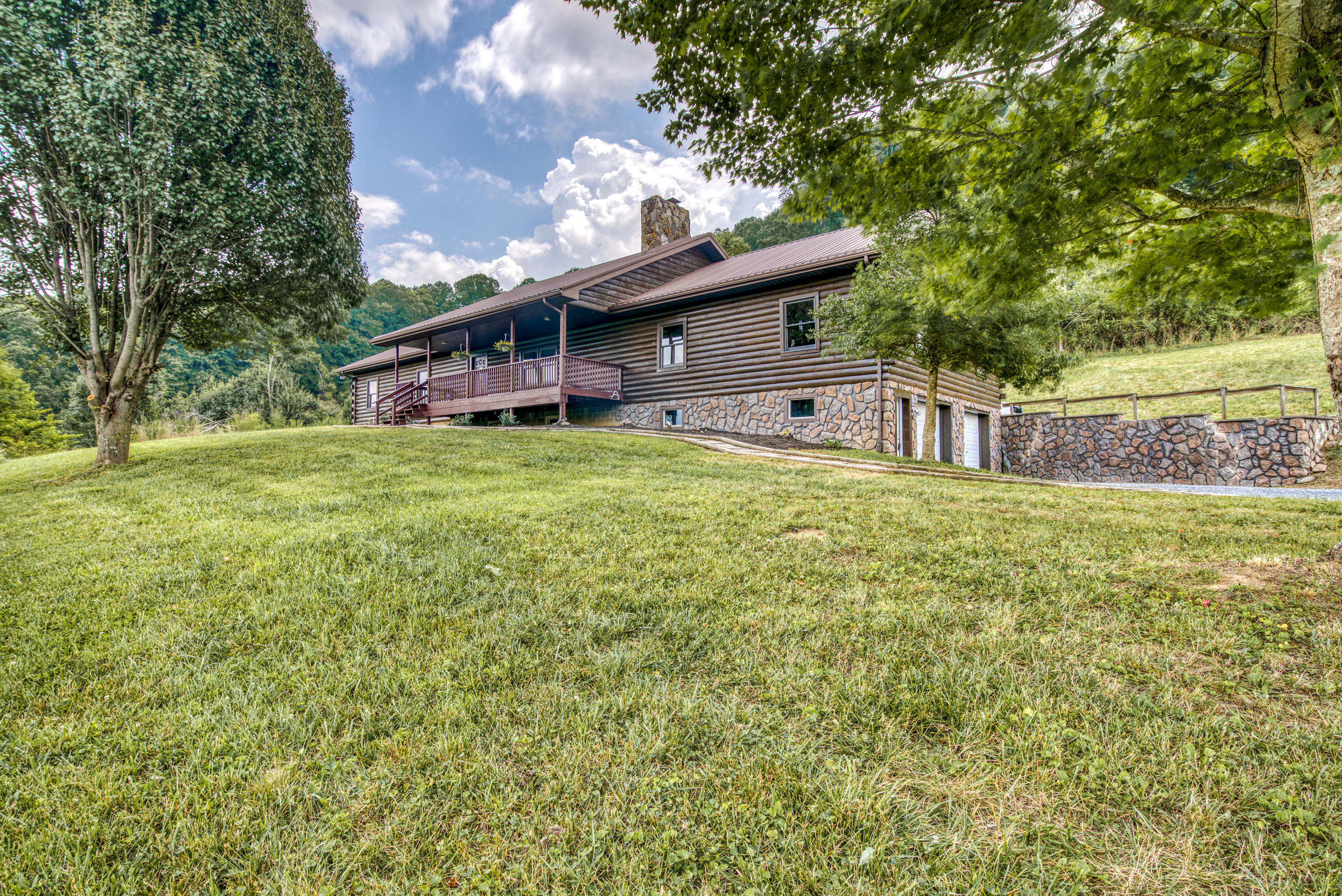 28318 Robindale Road Meadowview, VA 24361 - Photo 2 of 70 Hemlock Cedar Log Home