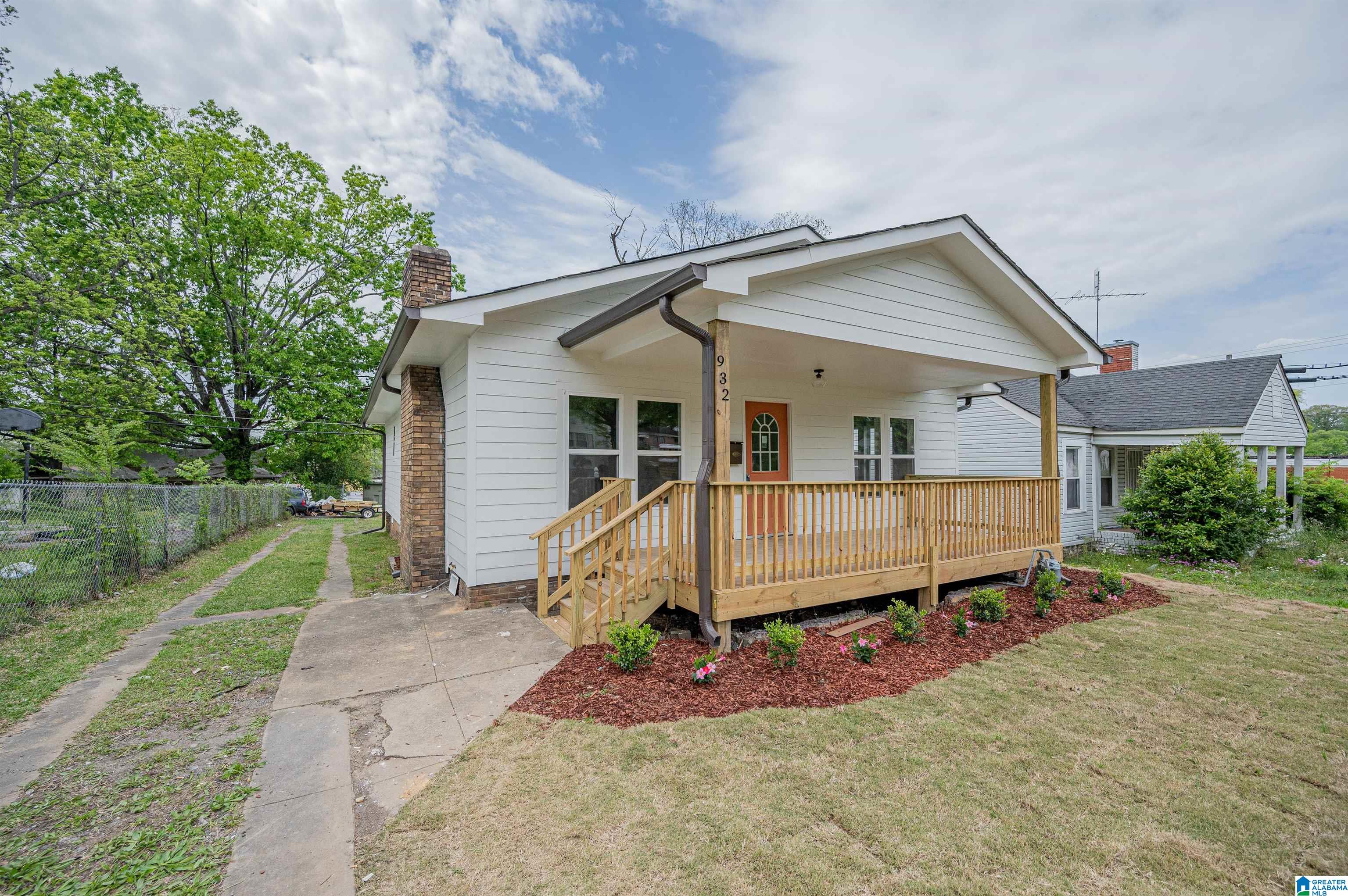 932 Valley Rd Place Birmingham, AL 35208 - Photo 2 of 32