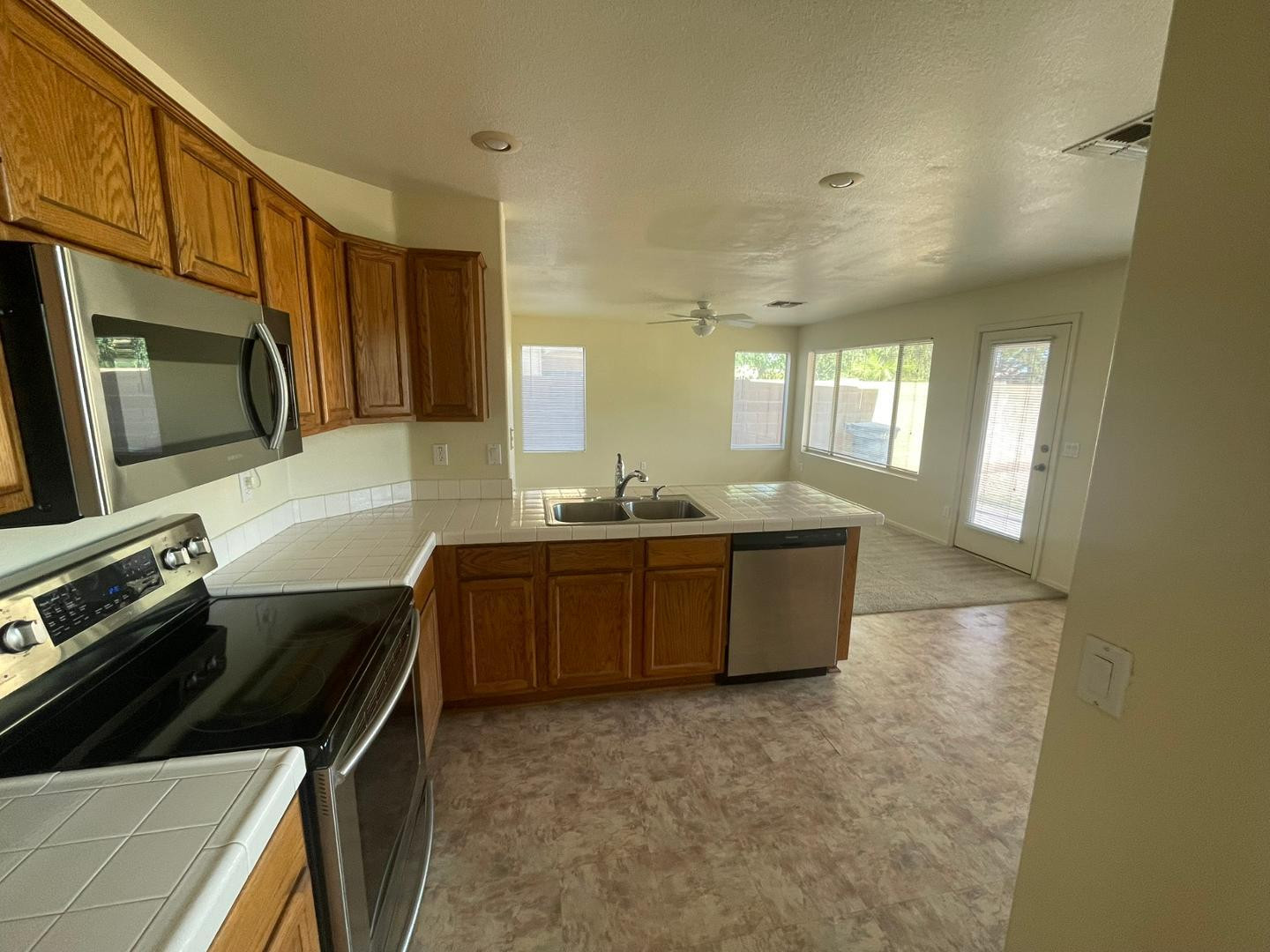 324 West Colt Road Tempe, AZ 85284 - Photo 4 of 19 Photo #4