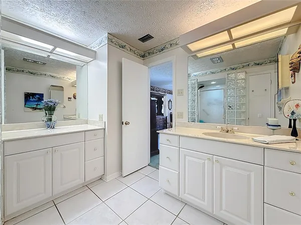 $510,000 | 452 Summit Chase Drive, Valrico, FL 33594