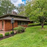 $938,005 | 2 Sherwyn Lane, Creve Coeur, MO 63141