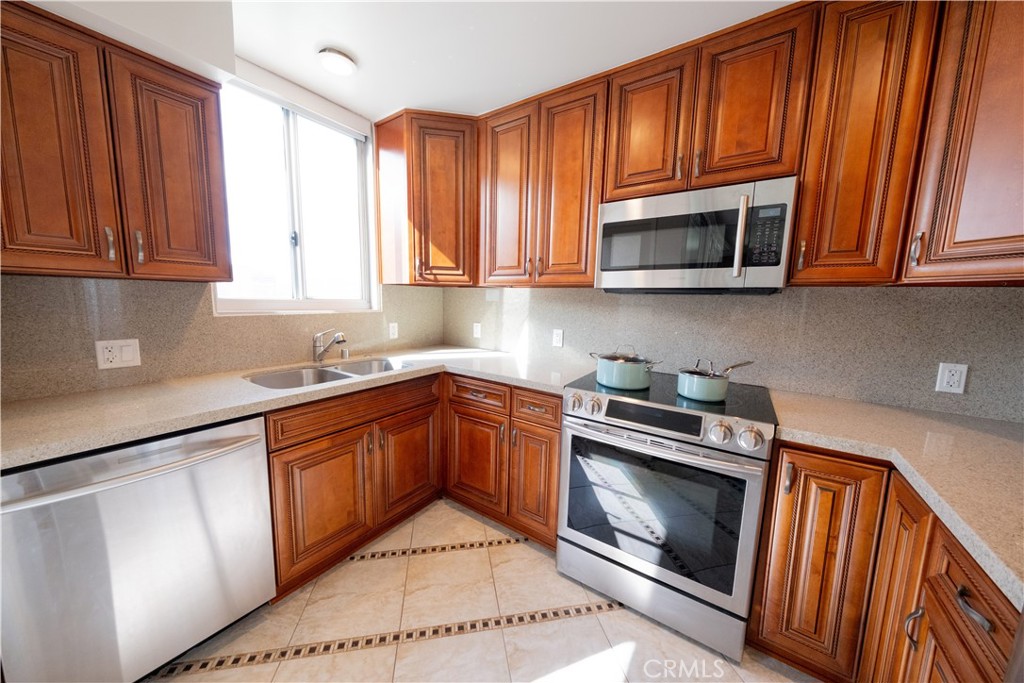 10751 Wilshire Boulevard, Unit 1405 Los Angeles, CA 90024 - Photo 11 of 28