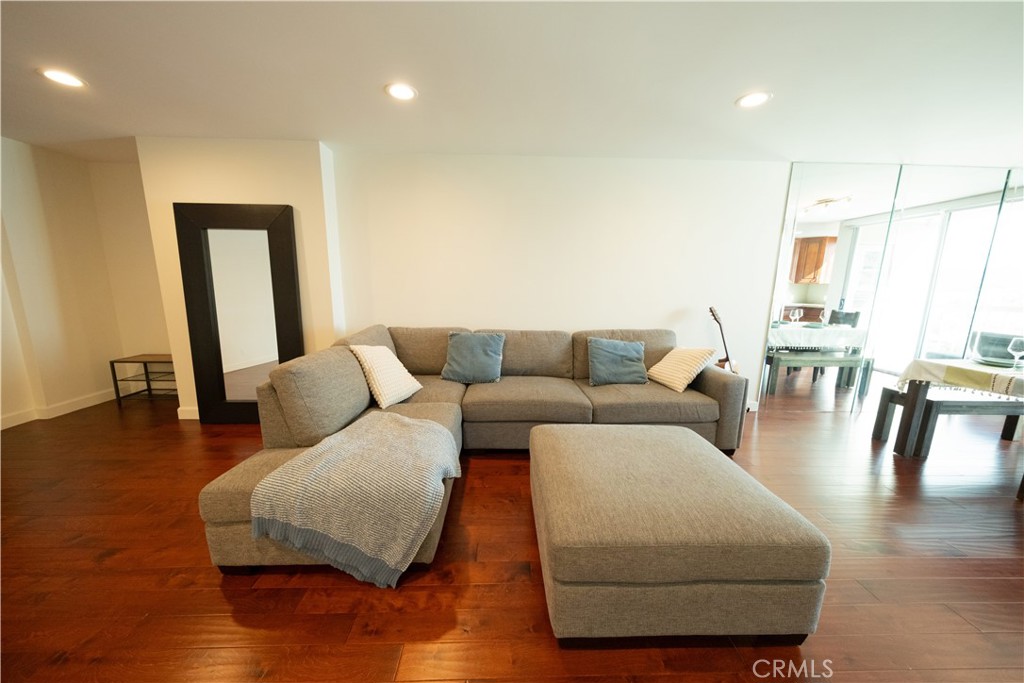 10751 Wilshire Boulevard, Unit 1405 Los Angeles, CA 90024 - Photo 7 of 28