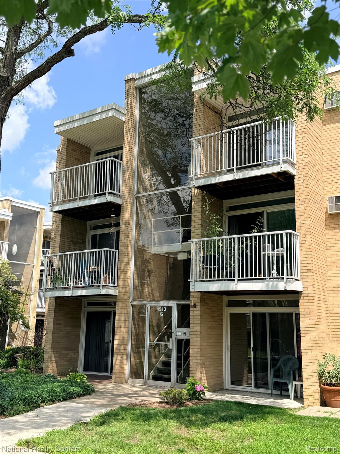 4913 Crooks Road, Unit G4 Royal Oak, MI 48073 - Photo 1 of 19 01_Courtyard Entrance.JPEG