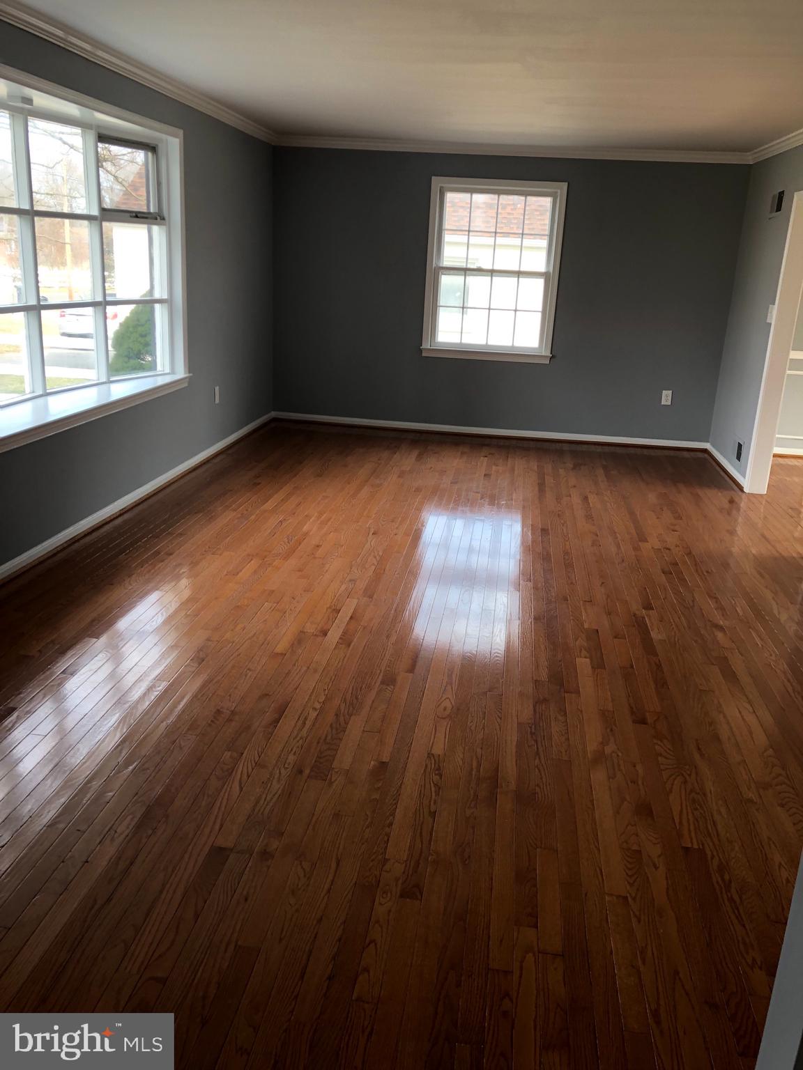 6618 Horseshoe Road Clinton, MD 20735 - Photo 5 of 26 Living Room