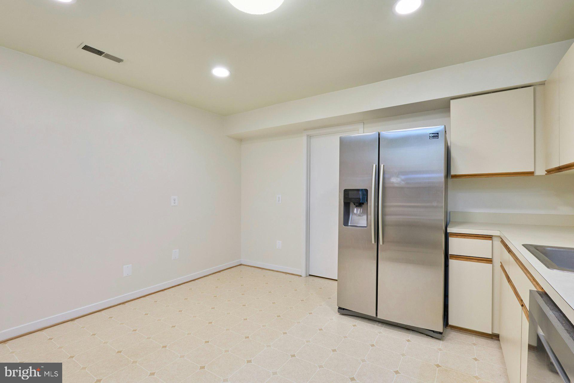 11500 Fairway Drive, Unit 101 Reston, VA 20190 - Photo 23 of 40 a view of an empty room