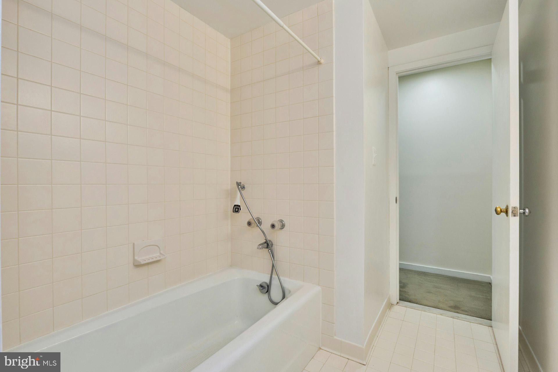 11500 Fairway Drive, Unit 101 Reston, VA 20190 - Photo 36 of 40 a bathroom with a bathtub