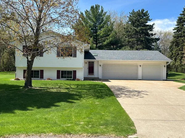 $435,000 | 7779 Meadowview Trail, Lino Lakes, MN 55014