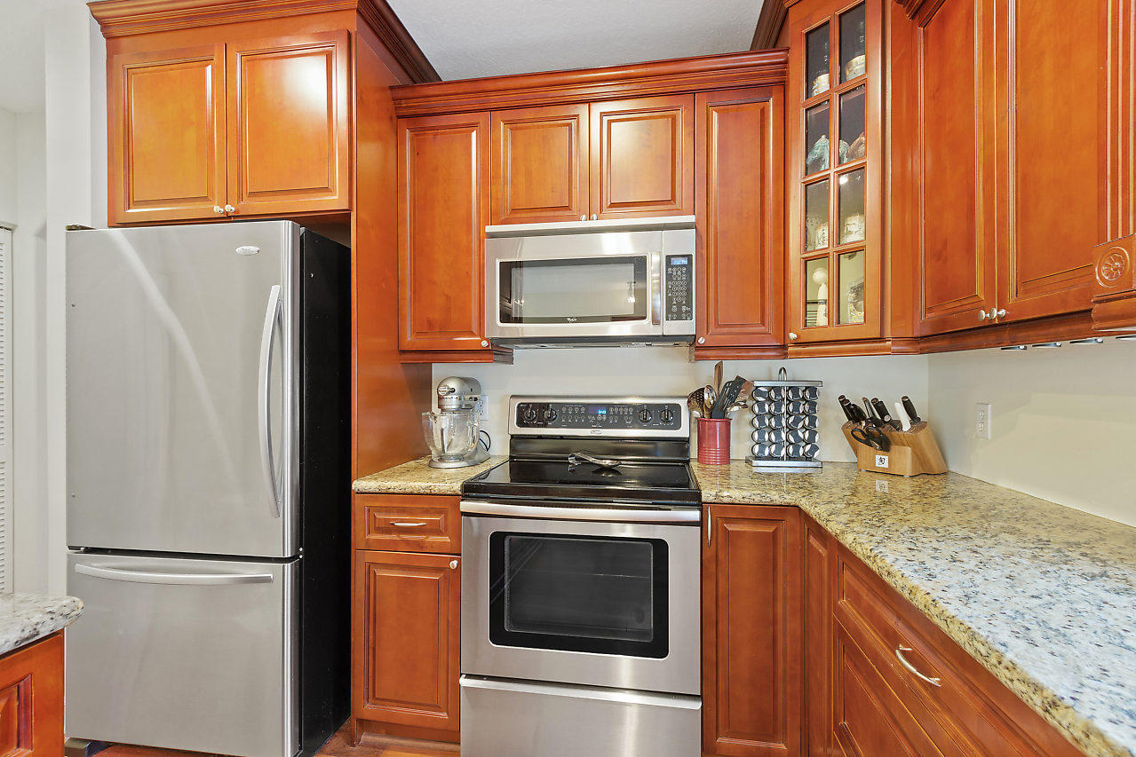 9670 Vía Emilie Boca Raton, FL 33428 - Photo 12 of 27 Kitchen