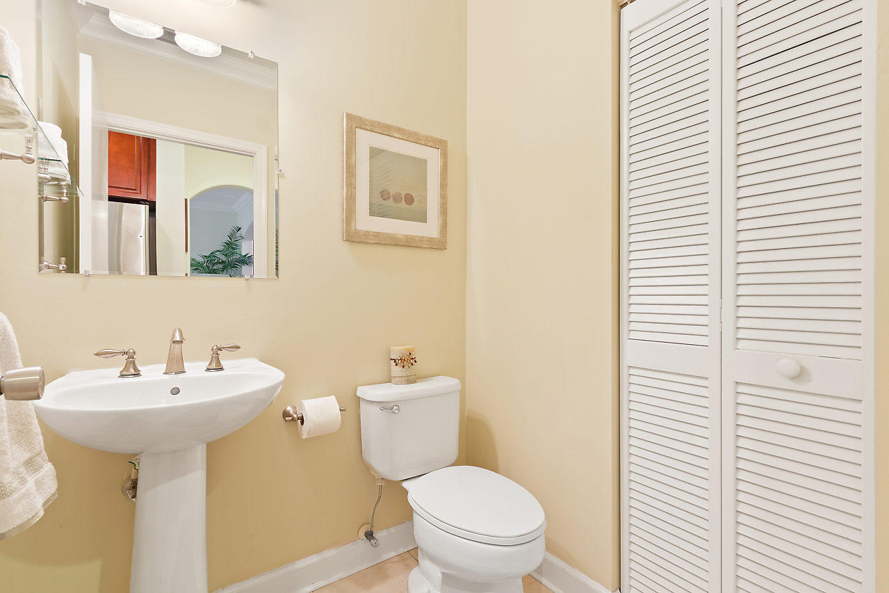 9670 Vía Emilie Boca Raton, FL 33428 - Photo 6 of 27 Bathroom