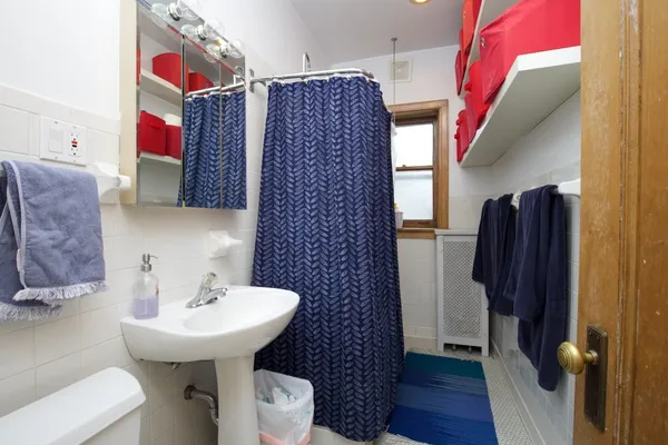 $2,300 | 6308 North Glenwood Avenue, Unit 2, Chicago, IL 60660