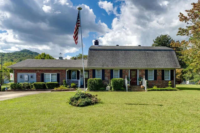 $387,000 | 1103 Hudson Avenue, Jasper, TN 37347