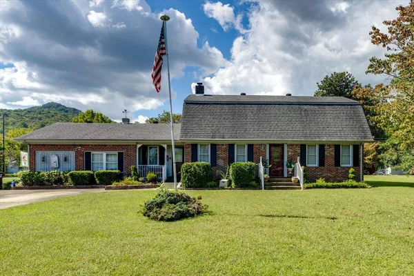 $387,000 | 1103 Hudson Avenue, Jasper, TN 37347