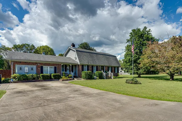 $387,000 | 1103 Hudson Avenue, Jasper, TN 37347