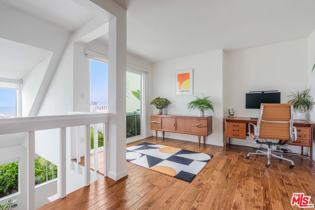 24 Westwind Street, Unit C Marina del Rey, CA 90292 - Photo 16 of 35 a living room with furniture and a table