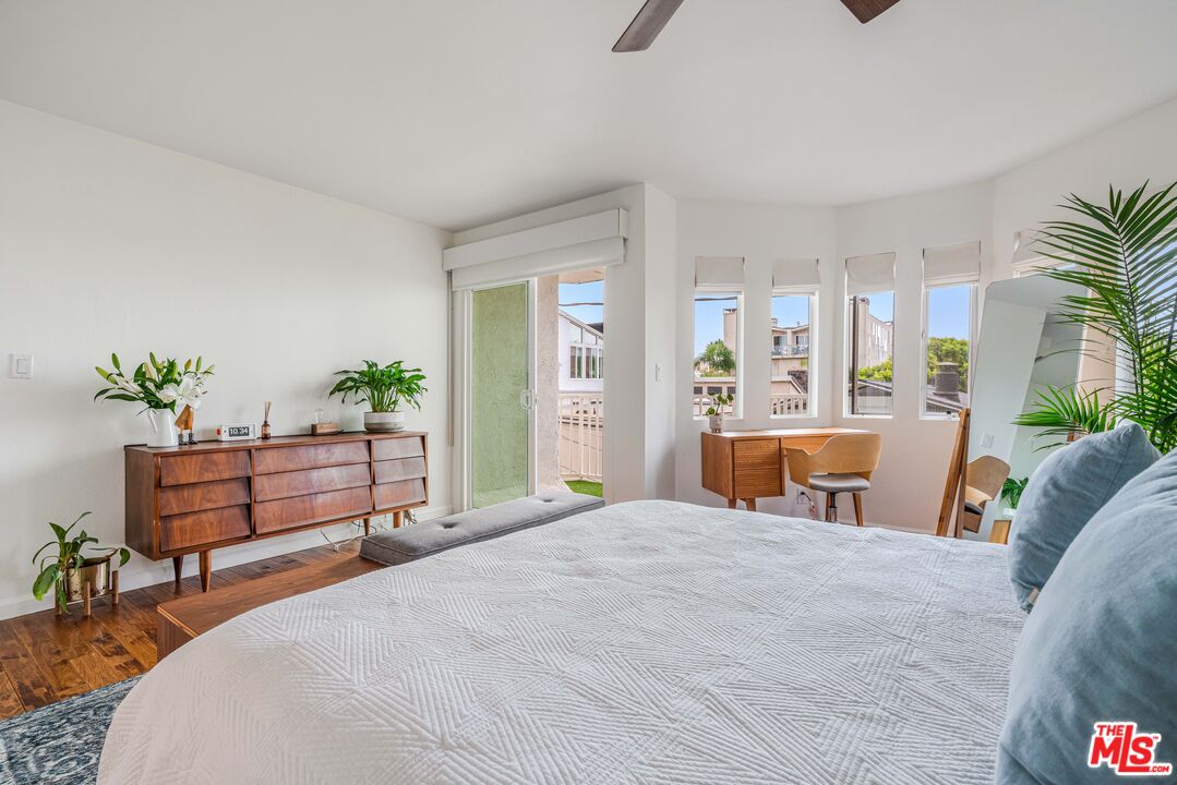 24 Westwind Street, Unit C Marina del Rey, CA 90292 - Photo 22 of 35 a bedroom with furniture and a potted plant