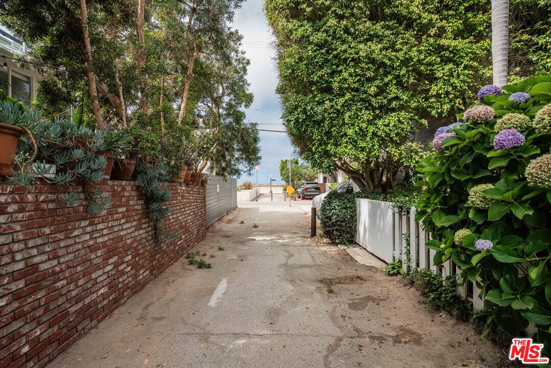 24 Westwind Street, Unit C Marina del Rey, CA 90292 - Photo 33 of 35 a view of a yard with pathway
