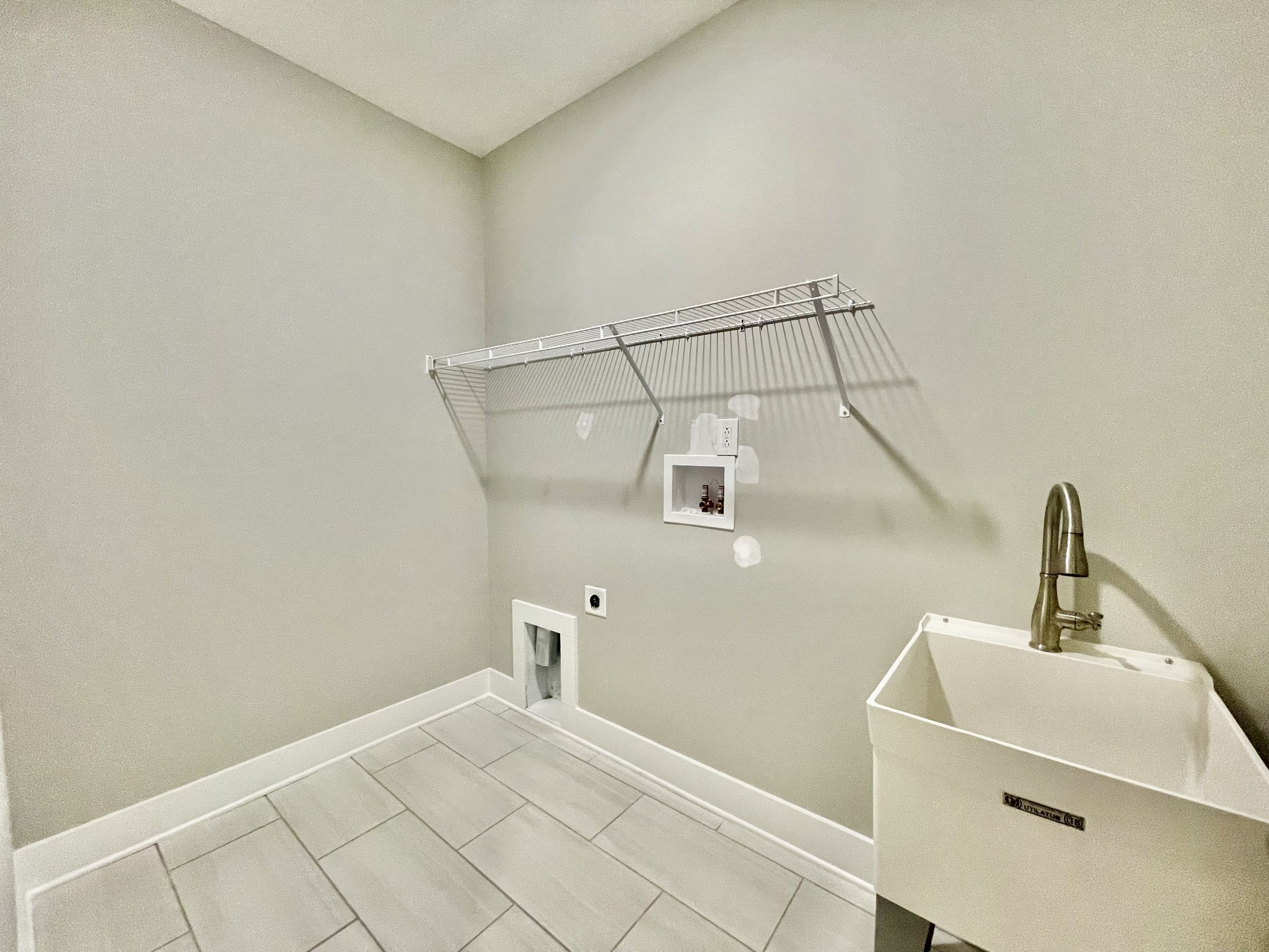 804 Becham Kenneth Circle Smyrna, TN 37167 - Photo 15 of 25 a bathroom with a sink and vanity