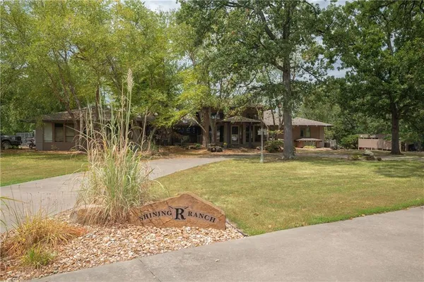 $4,490,000 | 731 Northwest 35th Lane, Lamar, MO 64759