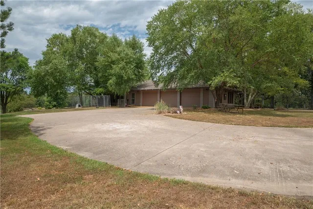 $4,490,000 | 731 Northwest 35th Lane, Lamar, MO 64759