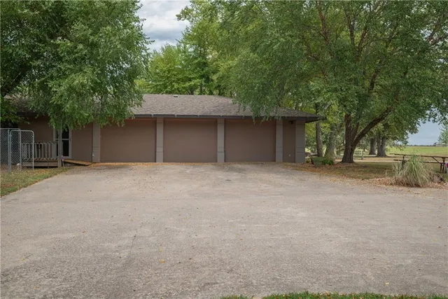 $4,490,000 | 731 Northwest 35th Lane, Lamar, MO 64759