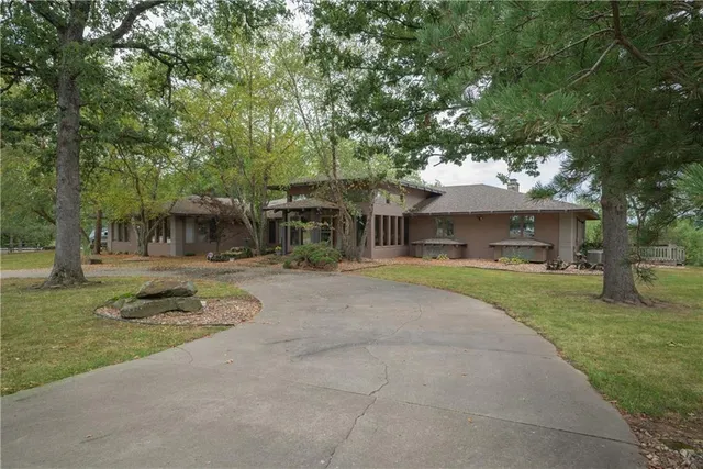 $4,490,000 | 731 Northwest 35th Lane, Lamar, MO 64759