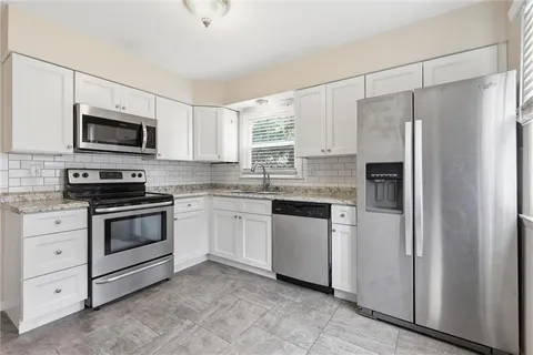 $259,999 | 605 Northwest Gibson Road, Lee's Summit, MO 64063
