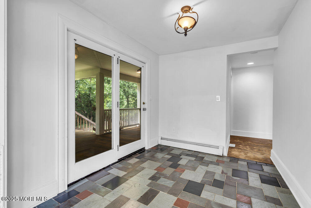 4 Oneida Avenue Atlantic Highlands, NJ 07716 - Photo 25 of 80 Foyer/breezeway/Mud Room