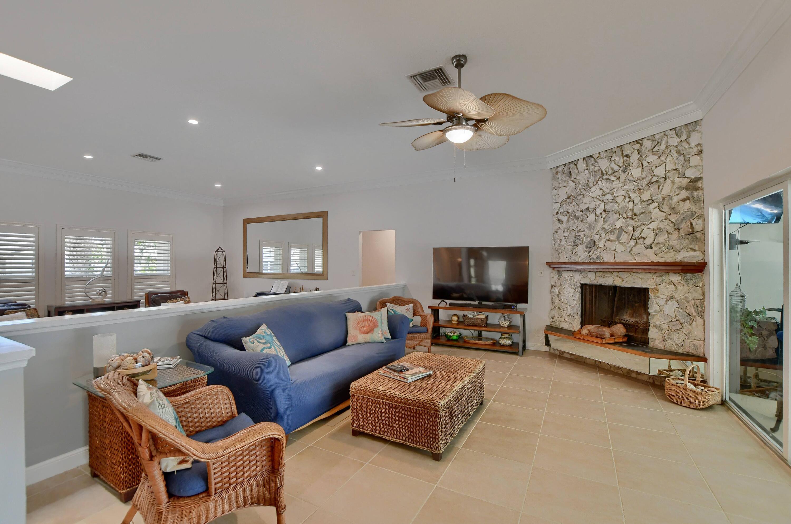 630 Southwest 17th Street Boca Raton, FL 33486 - Photo 5 of 53 Family Room