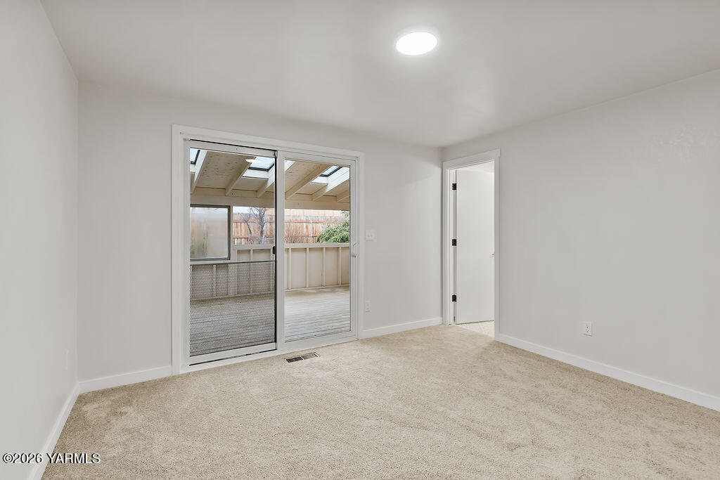 235 South Ridgeway Drive Yakima, WA 98901 - Photo 18 of 39 Primary deck access