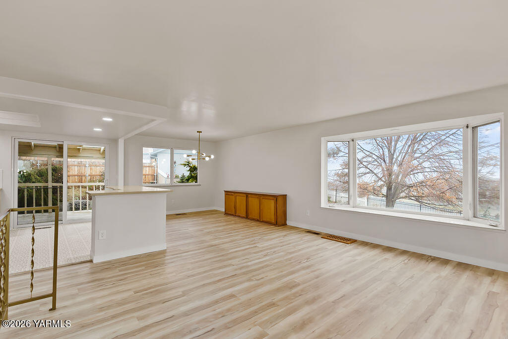 235 South Ridgeway Drive Yakima, WA 98901 - Photo 6 of 39 open concept