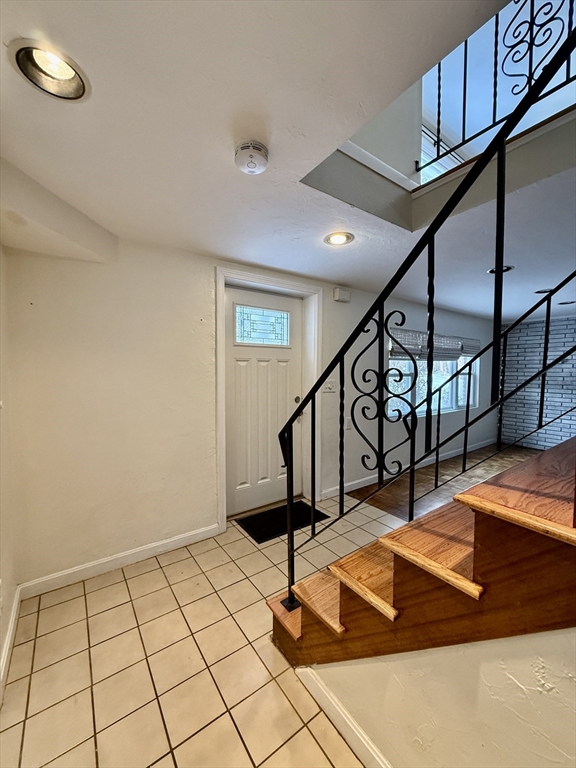 27 Ledgewood Road Framingham, MA 01701 - Photo 14 of 19