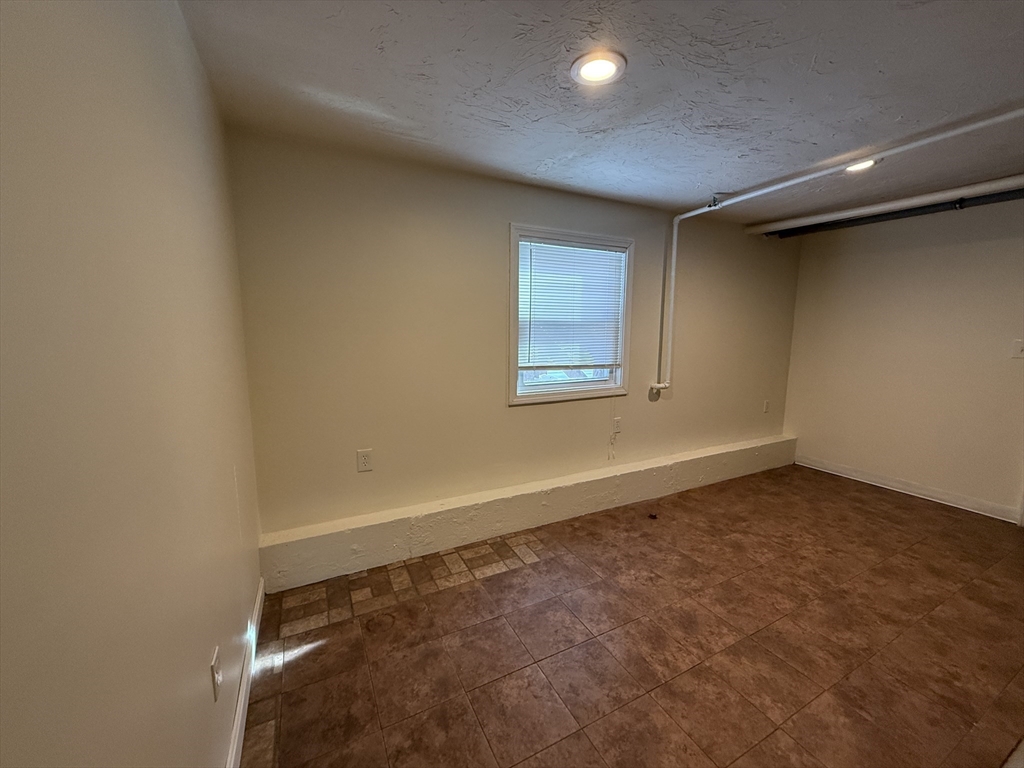 27 Ledgewood Road Framingham, MA 01701 - Photo 16 of 19