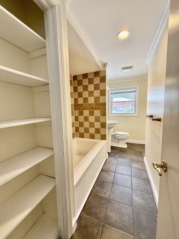 27 Ledgewood Road Framingham, MA 01701 - Photo 7 of 19