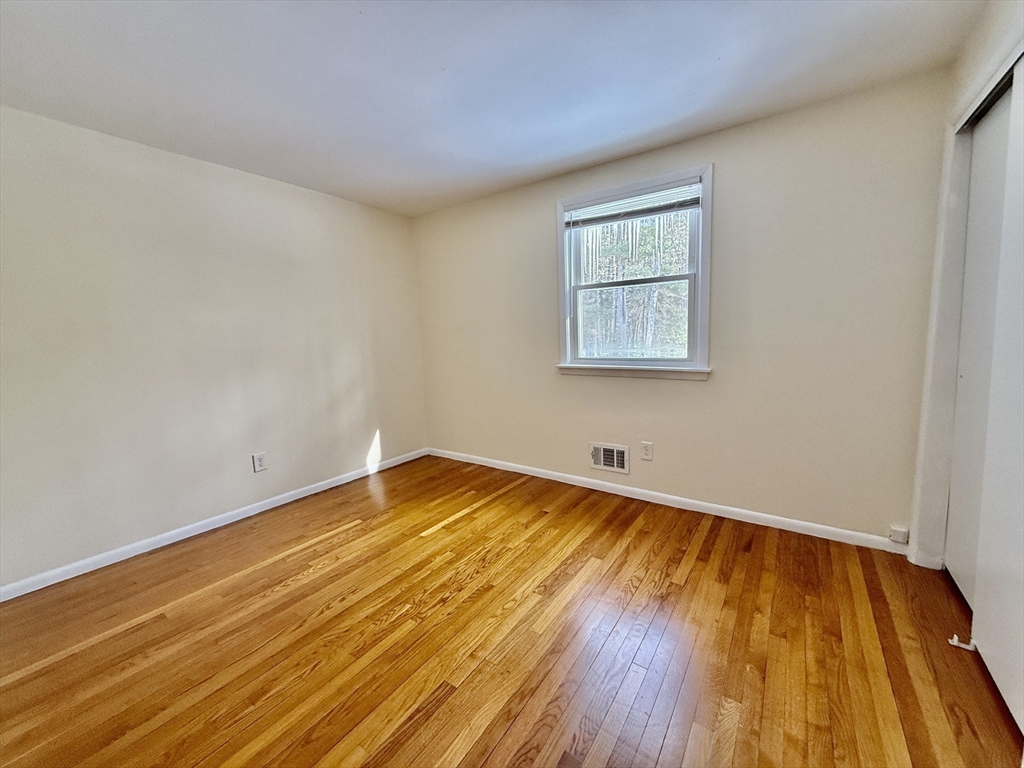 27 Ledgewood Road Framingham, MA 01701 - Photo 10 of 19